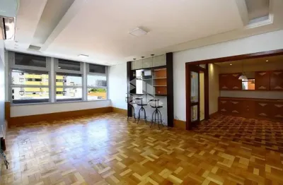 Apartamento 03 dormitórios, com 127m², no bairro Menino Deus