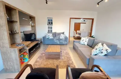Casa 3 dormitórios com piscina no bairro medianeira em porto alegre