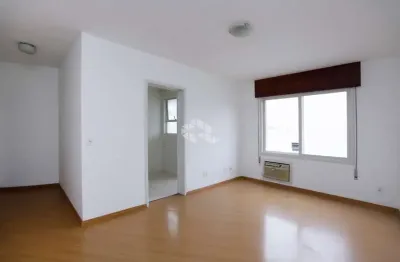 Apartamento com 62 metros privativos, 02 dormitórios, com garagem  no menino deus 62 m²