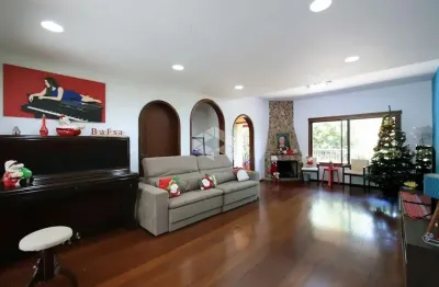 Casa em condomínio  342m² área privativa, 03 dormitórios, bairro santa tereza.