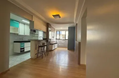2 dormitórios, 2 banheiros, vaga de garagem e com  62m2 na cidade baixa