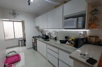 Apartamento de dois dormitórios com sacada no bairro menino  deus