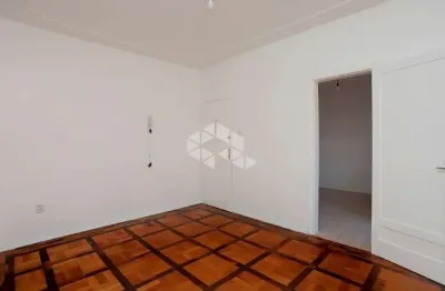 Apartamento de dois dormitórios, mais dois banheiros e boa localização no bairro