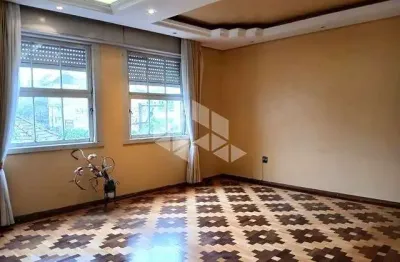 Apartamento 03 dormitorios sacada com 130 m2 área privativa