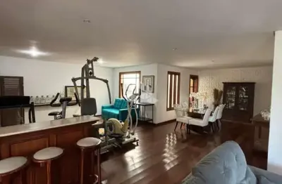Casa  com 3 dormitórios, sendo 2 suites, com 181,10m2 na medianeira