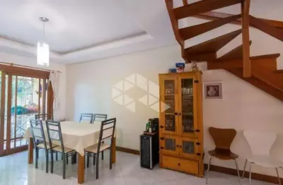 Sobrado semi mobiliado com 3 dormitórios (1 suíte com hidro) - Rua tranquila próximo à orla de Ipanema