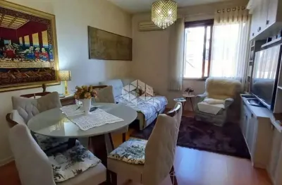 Excelente apartamento de 2 dormitórios, 1 vaga, na principal avenida do bairro!