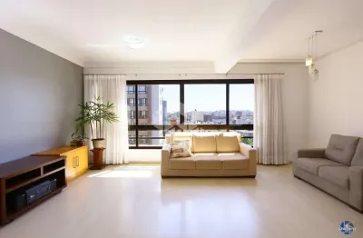Cobertura com 233m² de área privativa, 3 dormitórios, piscina, com vista para o guaíba.