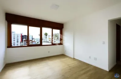 Apartamento 2 dormitórios com gabinete e garagem coberta no menino deus