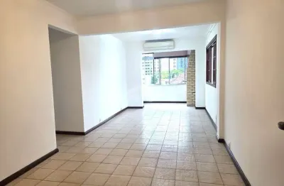 Apartemento 2 dormitorios churrasqueira dependencia wc auxiliar desocuoado