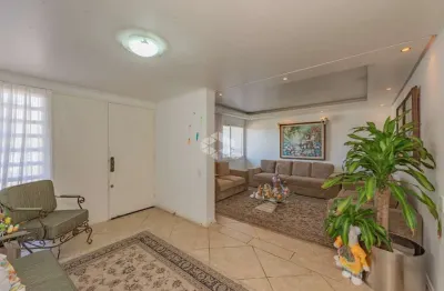 Casa com 3 quartos à venda na Rua Padre Alois Kades S J, 100, Jardim Europa, Porto Alegre