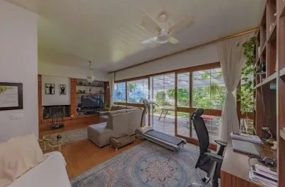 Casa com 3 quartos à venda na Rua Maracá, 51, Vila Assunção, Porto Alegre