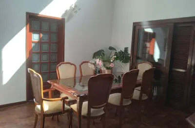 Casa com 3 quartos à venda na Rua Pedro Souza, 156, Vila João Pessoa, Porto Alegre