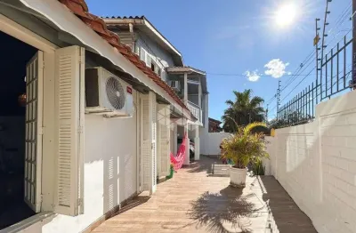 Casa com 3 quartos à venda na Rua Doutor Ernesto Miranda, 195, Jardim São Pedro, Porto Alegre