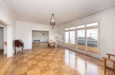 Apartamento de 171m2, living em 2 ambientes,  sacada, 3 dormitórios, sendo 2 suítes