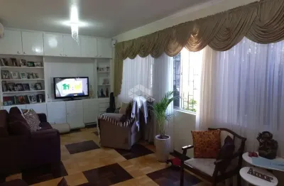Credito real avenida do forte, vende casa de 03 quartos, 4 vagas de garagem no bairro jardim itu em porto alegre/rs.