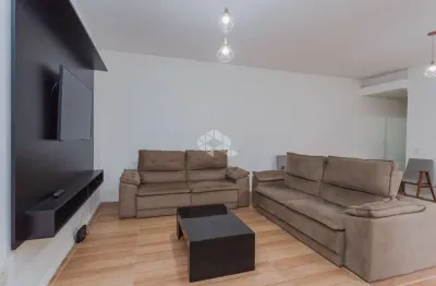 Apartamento com 03 dormitórios localizado no bairro petrópolis em porto alegre.
