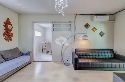 Casa 2 quartos, sendo 2 suítes, 3 vagas de garagem no jardim botânico em porto alegre