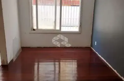 Apartamento amplo e reformado à venda no bairro menino deus - porto alegre