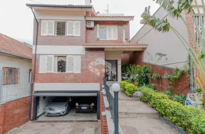 Casa com 4 dormitórios com suíte no bairro cristo redentor em porto alegre.