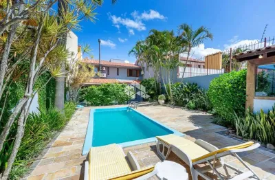 Casa com 3 dormitórios, 3 suíes, 6 vagas, pátio em ipanema , porto alegre