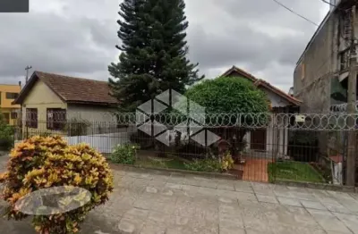 Vende -se terreno com 1 casa em ótima localização no bairro jardim floresta.