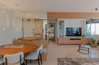 Belíssimo apartamento semi-mobiliado, finamente decorado por arquiteto.