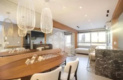 Belíssimo apartamento semi-mobiliado, finamente decorado por arquiteto.