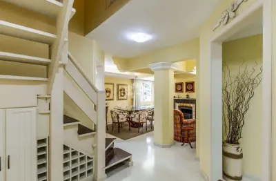 Apartamento mobiliado com 3 suítes a 5 minutos da rua coberta