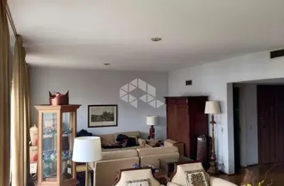 Apartamento com 3 dormitórios e 01 vaga com 167m² no bairro moinhos de vento