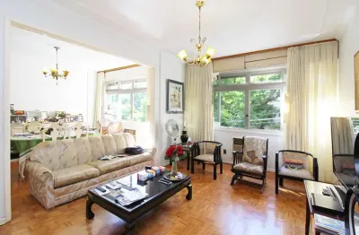Espaçoso apartamento na rua garibaldi, 110m²  , 2 d, 1b, sala dois ambientes bem ampla .