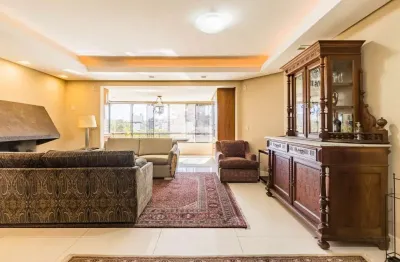Apartamento com 134 metros, 3 dormitórios e duas vagas na auxiliadora