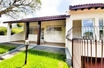 Casa com 4 dormitórios, sendo 1 suíte e 2 vagas no bairro feitoria