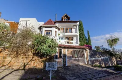 Casa com 6 dormitórios, sendo 1 suíte e 4 vagas no bairro sétimo ceu