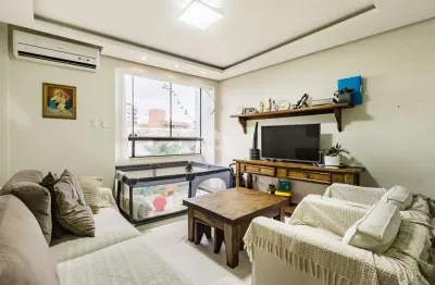 Apartamento 3 dormitórios, com sacada, reformado e box de garagem coberto