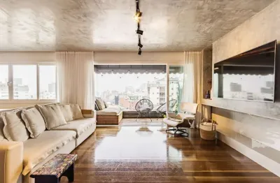 Apartamento mobiliado de 122 m², reformado e com vista para o guaíba na bela vista