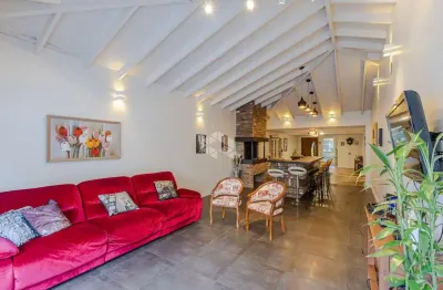 Casa reformada 380m privativos, com 3 suítes no bairro boa vista
