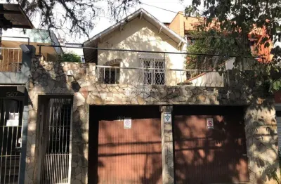 Petrópolis, casa térrea, terraço, 3 quartos(2 suites), 3 banheiros, piscina, 2 vagas