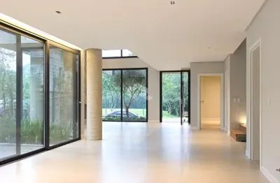 Casa de condomínio de 4 quartos (4 suítes) em canela