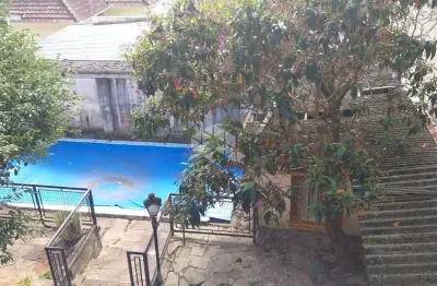 Casa com 3 quartos e 4 vagas no bairro moinhos de vento