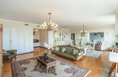 Apartamento em frente a Santa Casa de Misericórdia de Porto Alegre com 4 quartos !