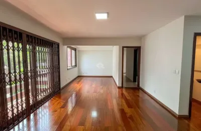 Apartamento 3 quartos, 1 suíte, com sacada e banheira. Contendo 129,70m² privativos, no bairro Petrópolis em Porto Alegre