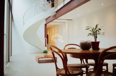 Casa reformada de 4 quartos e 2 vagas de garagem no bairro centro histórico