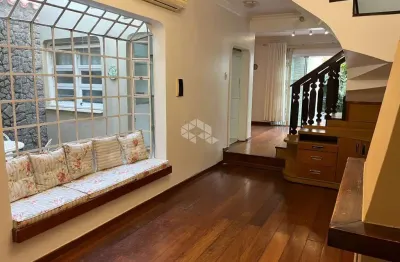 Casa de 3 quartos, sendo 01 suíte e 2 vagas no bairro rio branco