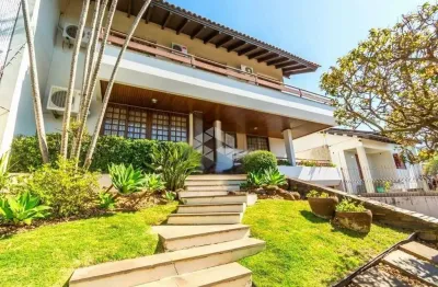 Casa com 4 quartos à venda na Rua Matias José Bins, 777, Três Figueiras, Porto Alegre