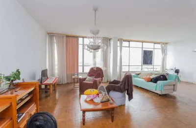 Apartamento aos arredores da santa casa de misericórdia de porto alegre, com 4 quartos , 1 suíte e vaga de garagem