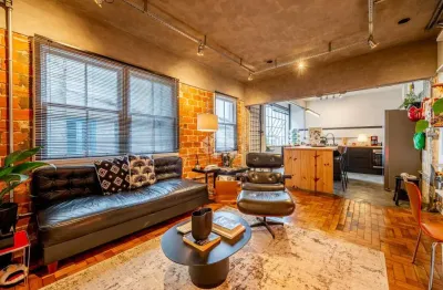 Apartamento totalmente reformado 02 quartos no bairro centro histórico