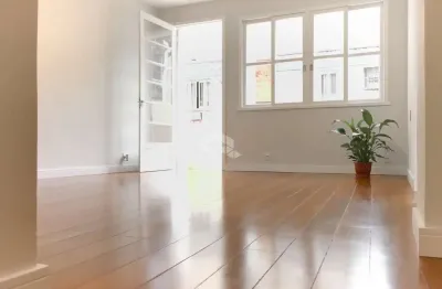 Apartamento 100% reformado de 3 quartos (1 suíte) no centro histórico
