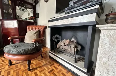 Belíssimo 3 dormitorios com suite e sacada de frente para a vigario josé inácio.