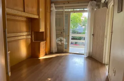 Casa de 3 quartos, sendo 01 suíte e 2 vagas no bairro rio branco